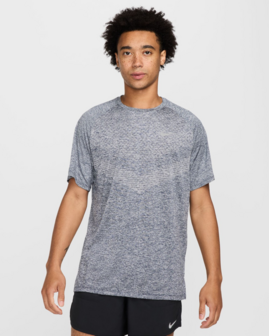 Nike Stride Men&#039;s Dri-Fit Tee - HV5203-437 - Heather Grey